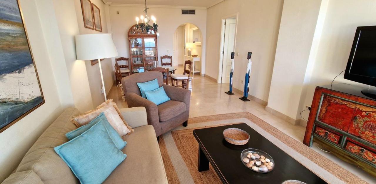 Beachfront Neptuno I, Complex,views,pool,garden, Elviria *