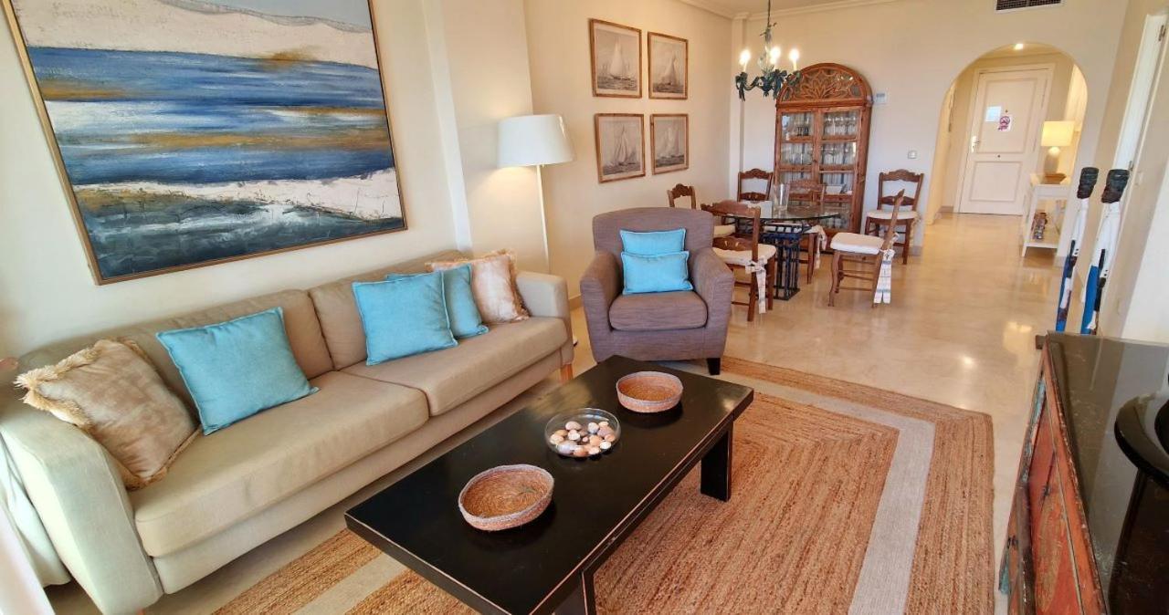 Beachfront Neptuno I, Complex,views,pool,garden, Elviria Apartment *