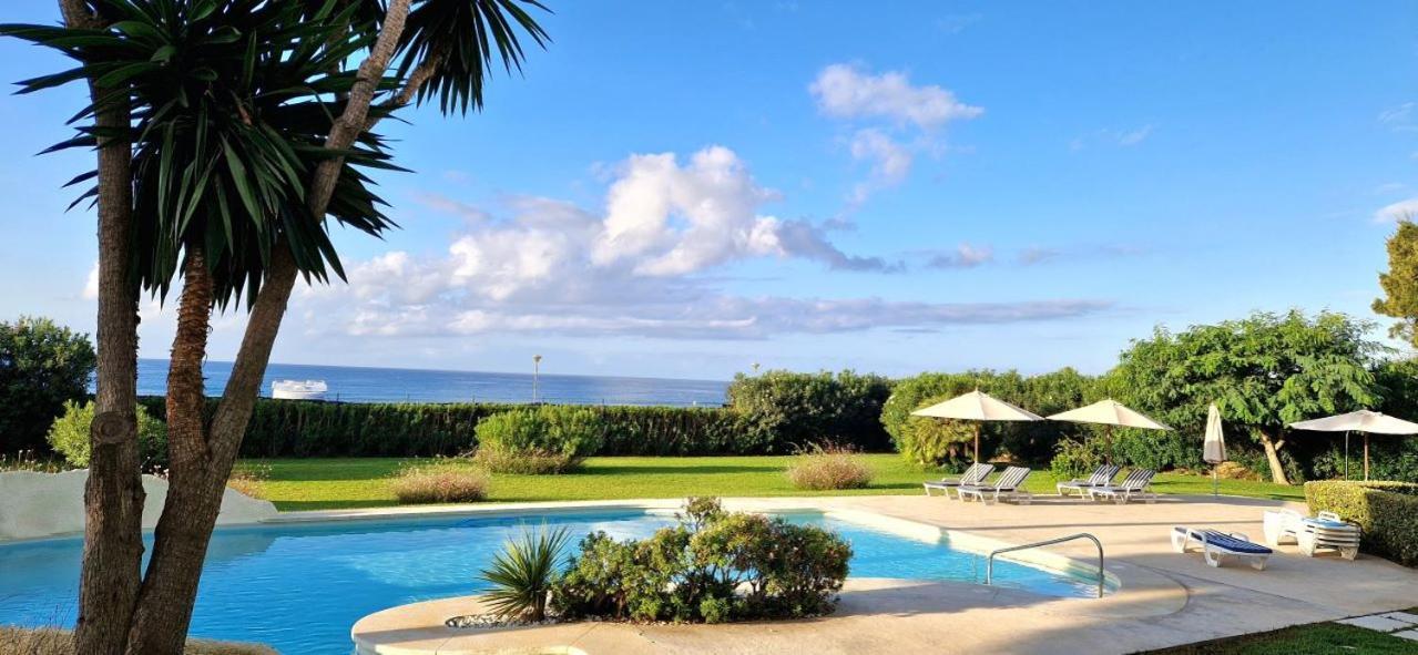 Beachfront Neptuno I, Complex,views,pool,garden, Elviria *